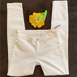 BLANK NYC spray On Skinny 43% lyocell White Ladies jeans NWT size 28